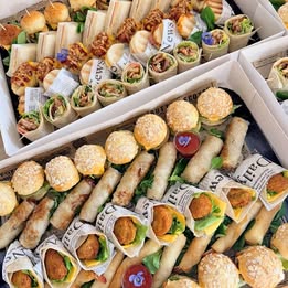 Traiteur événementiel , buffet chaud , cocktail dînatoire , Gâteau personnalisé