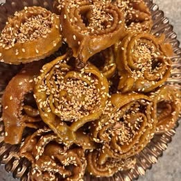 Gâteau orientale. Corne de gazelle.  Makroute. Chebakia...